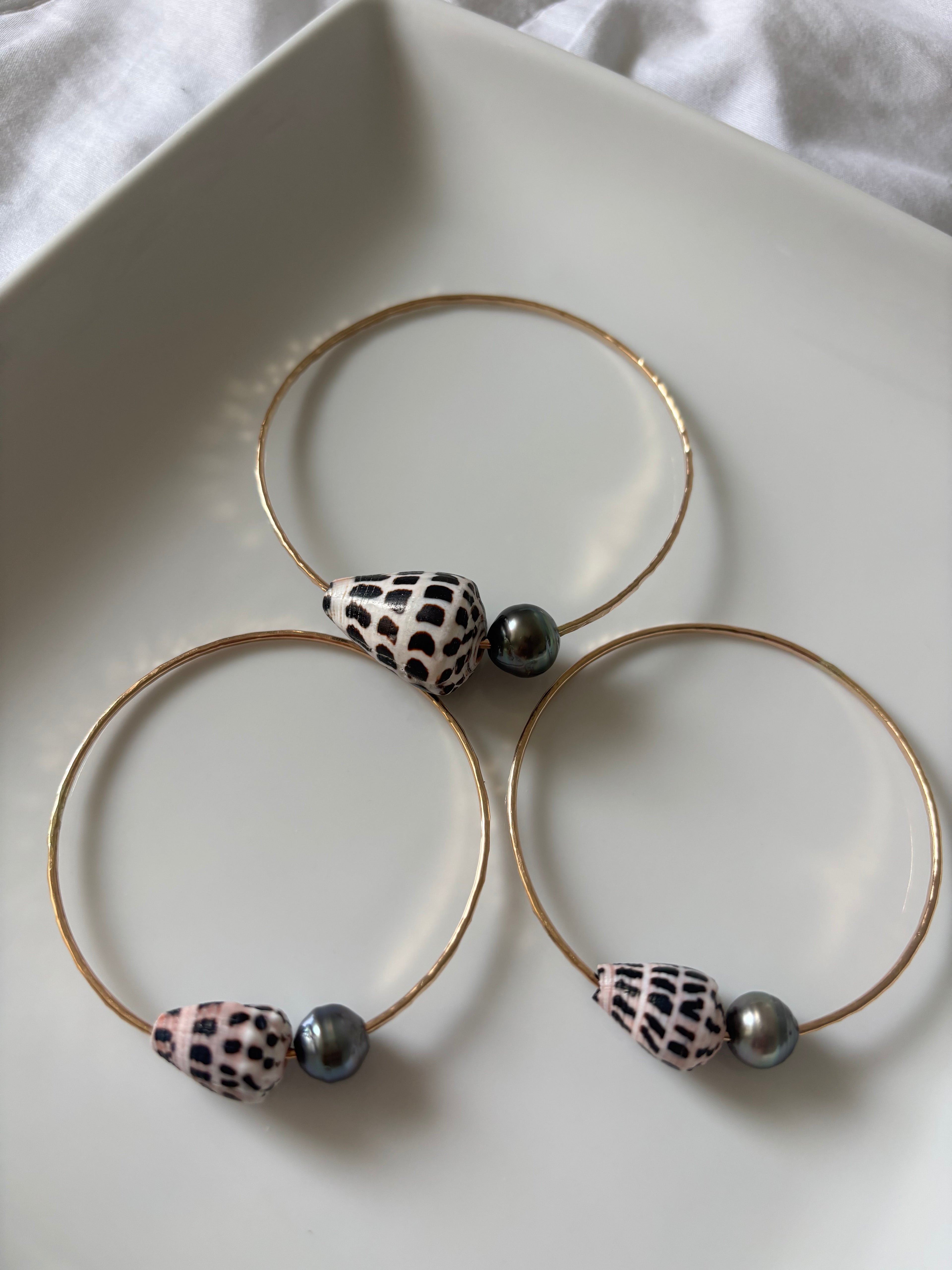 TAHITIAN PEARL HEBREW BANGLE