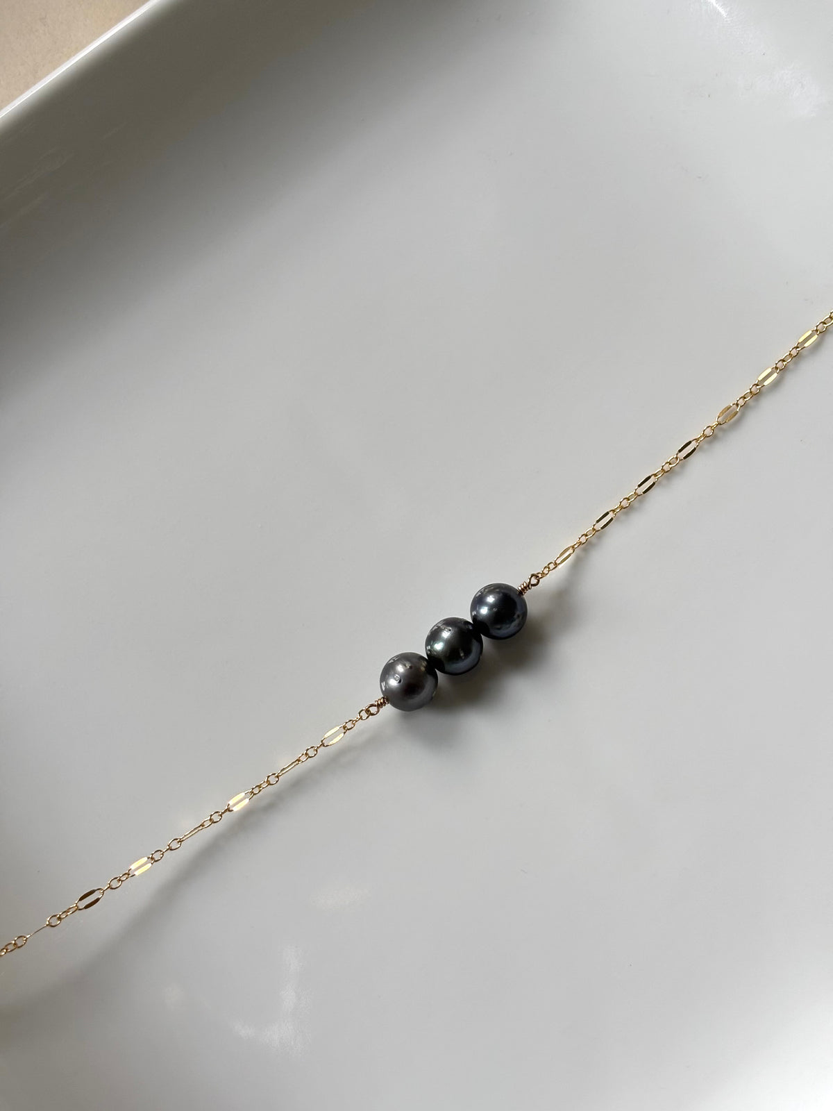 TAHITIAN TRIPLE BAR NECKLACE (ROUND)