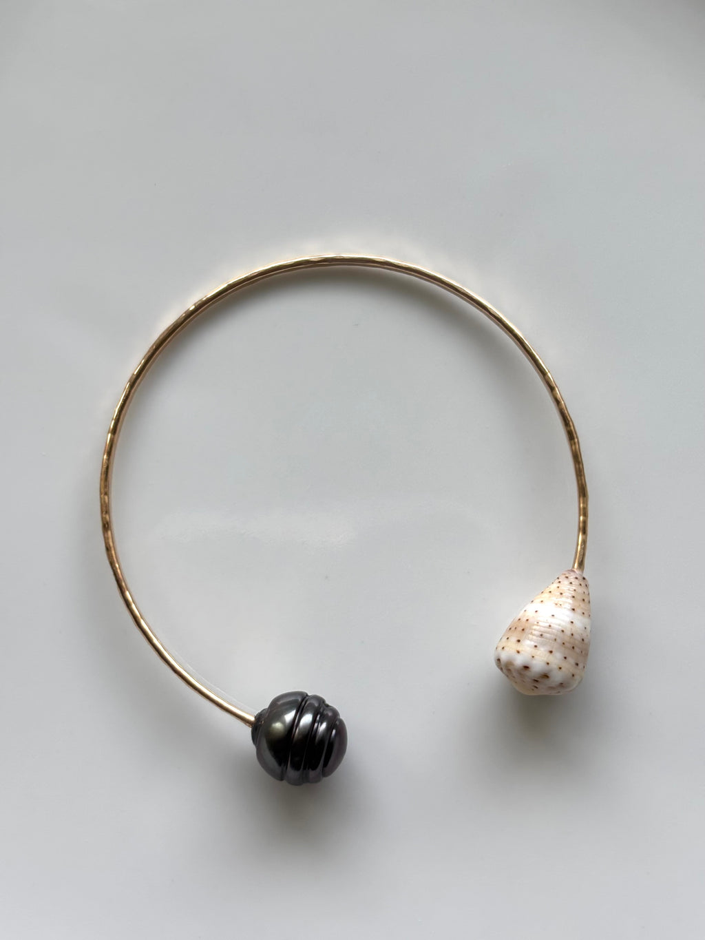 HONEY POT PEARL CUFF