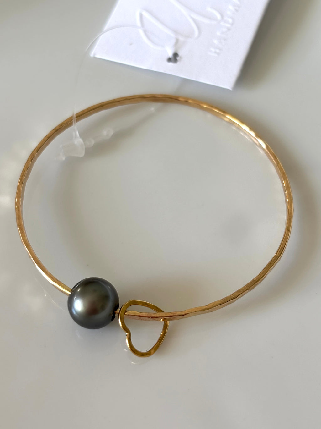 KEIKI TAHITIAN HEART CHARM BANGLE