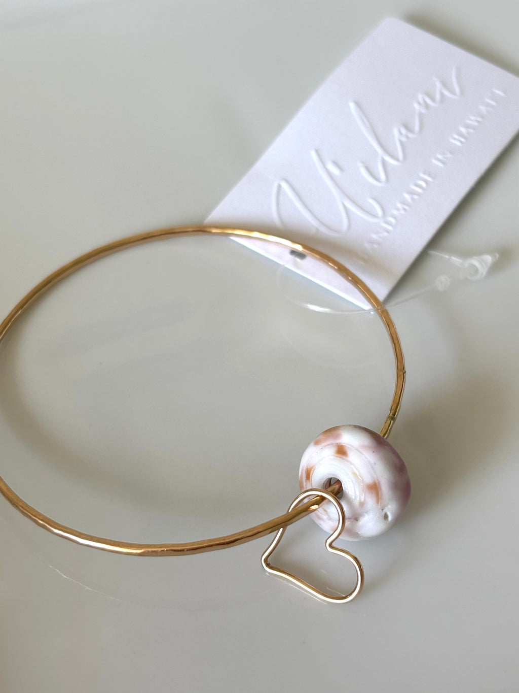 PUKA SHELL HEART CHARM BANGLE