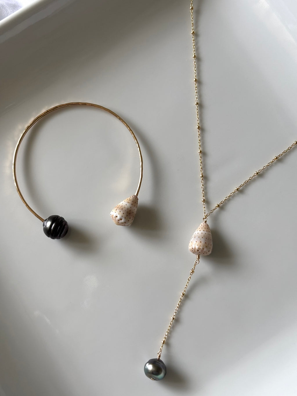 HONEY POT PEARL CUFF