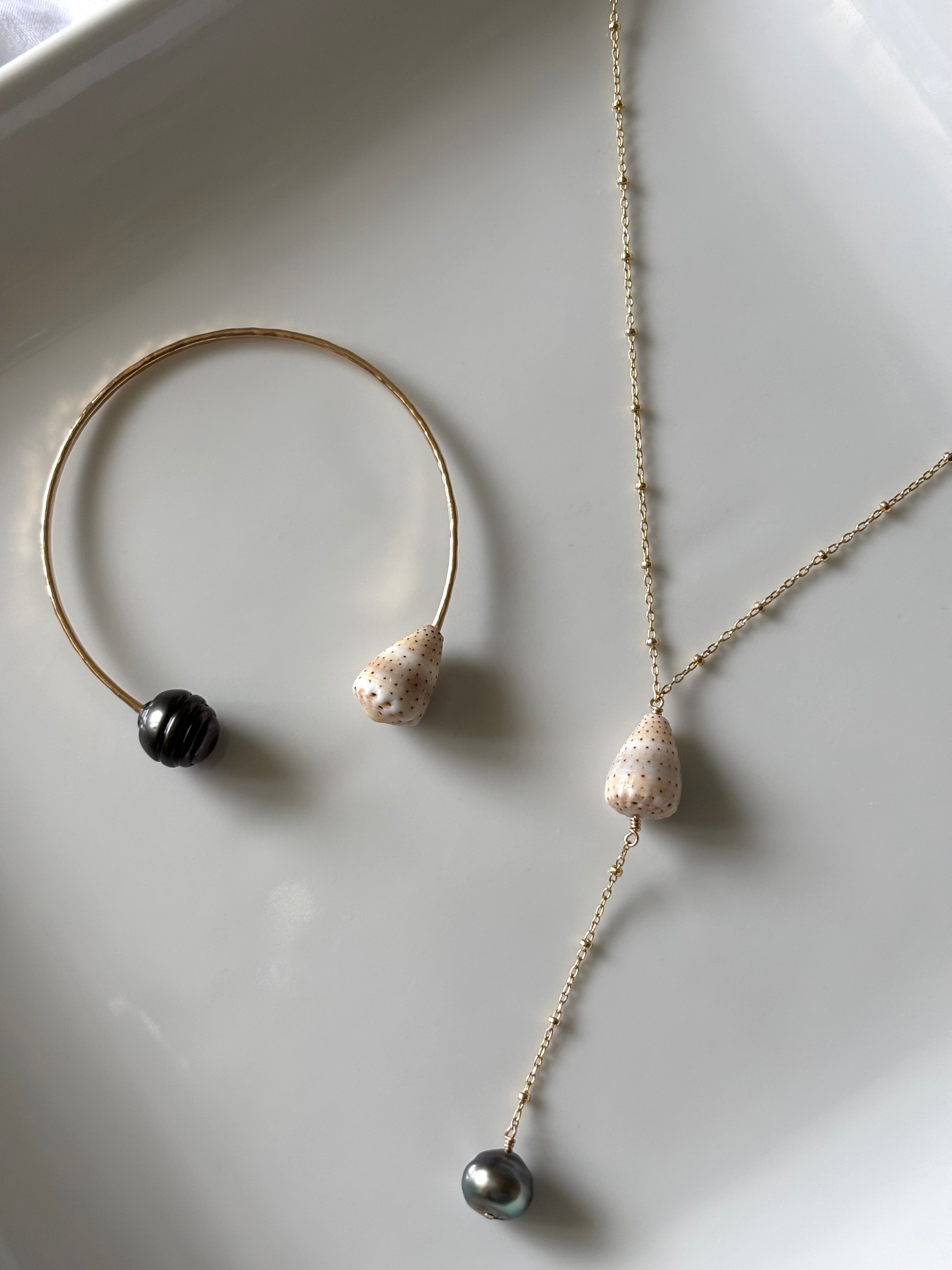 HONEY POT PEARL CUFF