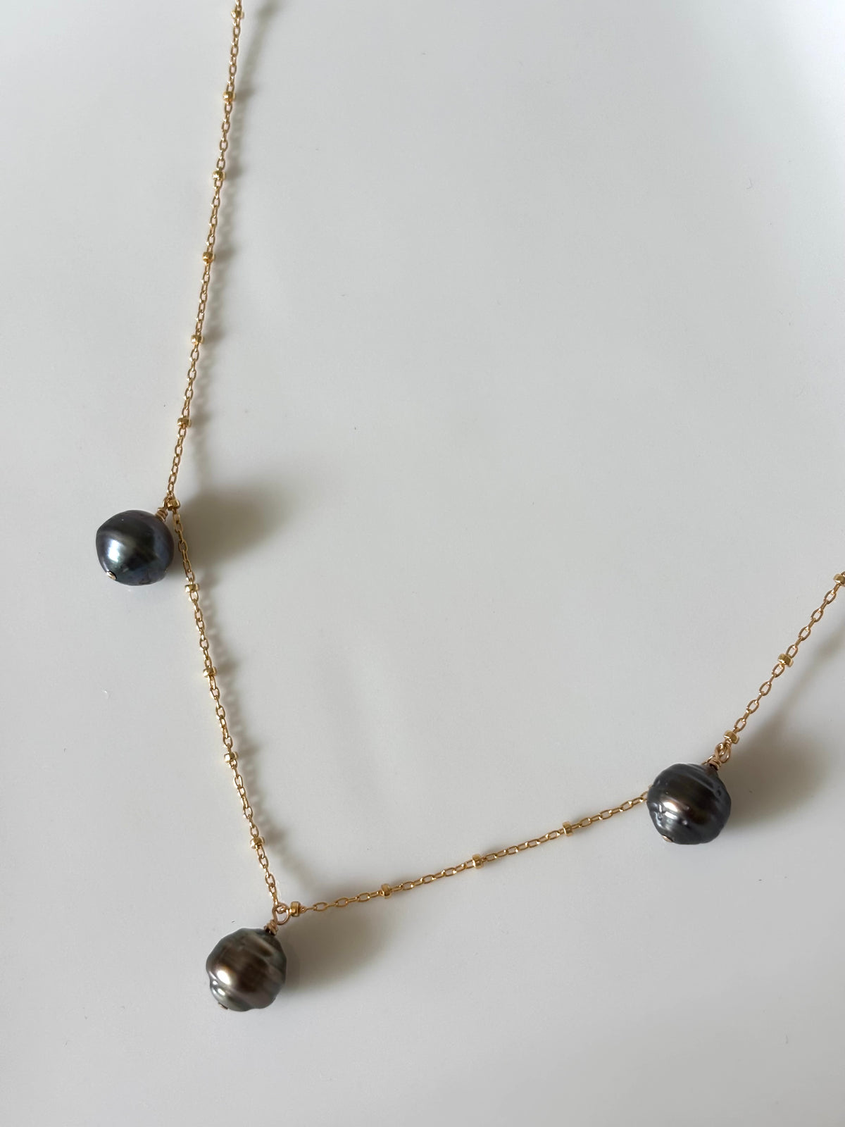 THREE TAHITIANS NECKLACE