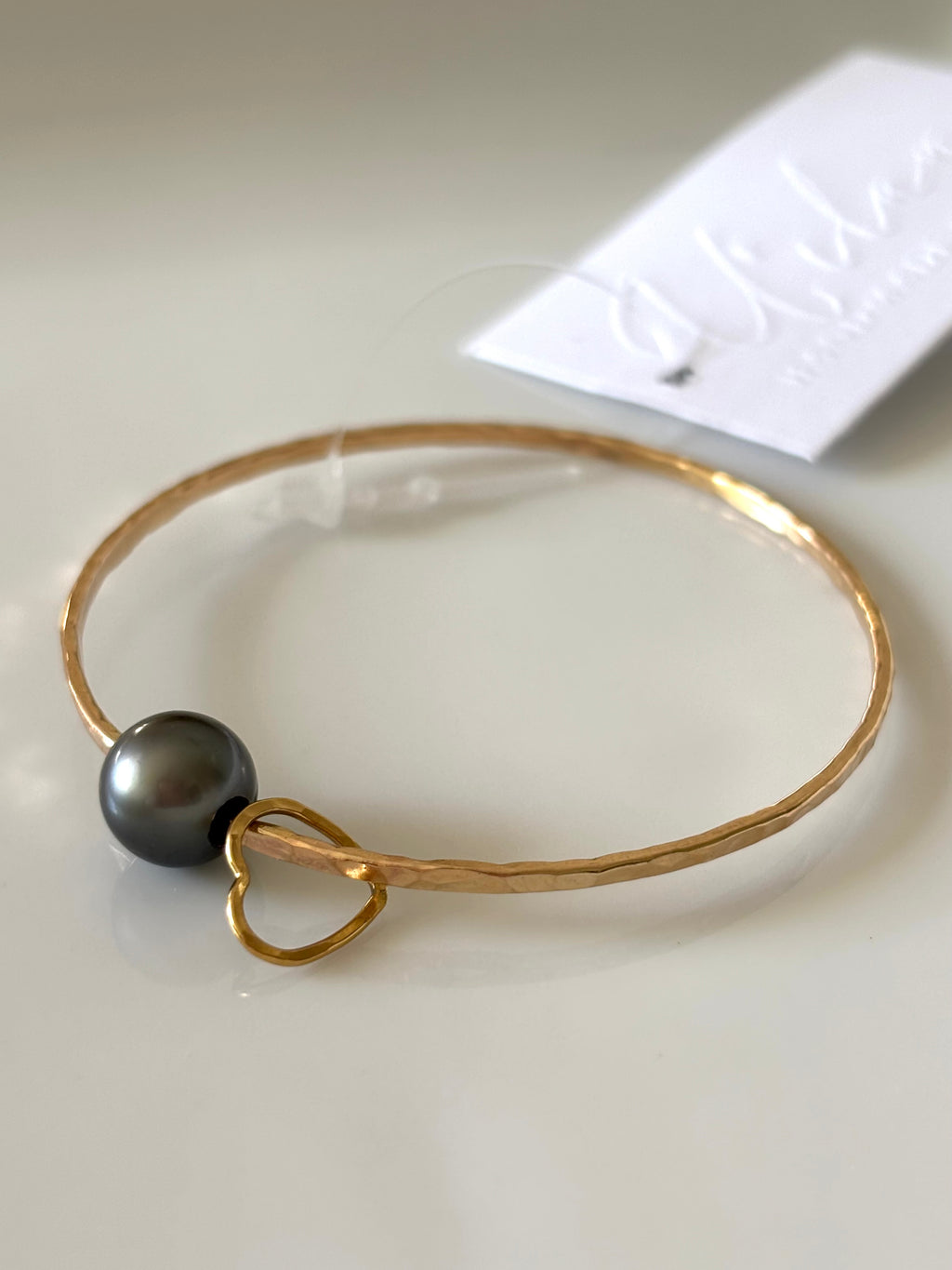 KEIKI TAHITIAN HEART CHARM BANGLE