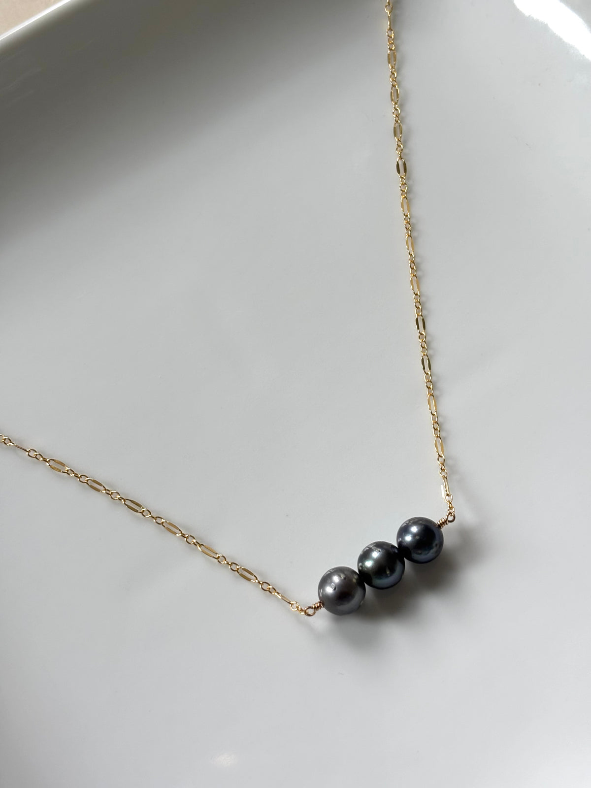 TAHITIAN TRIPLE BAR NECKLACE (ROUND)
