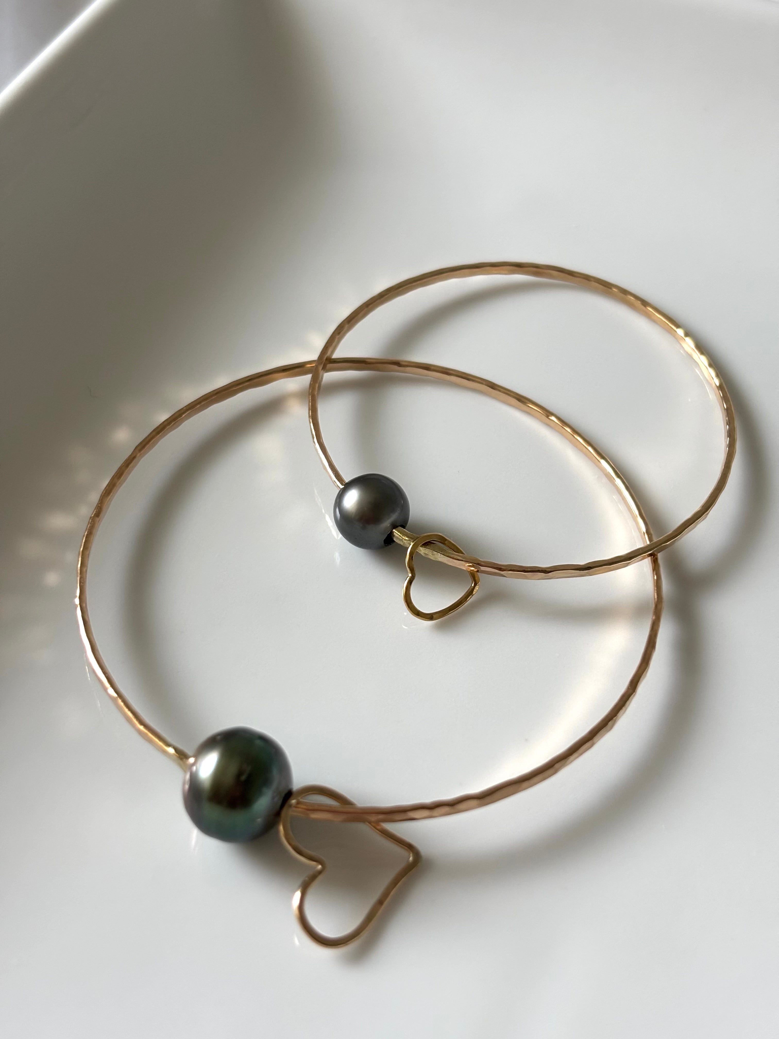 TAHITIAN HEART CHARM BANGLE