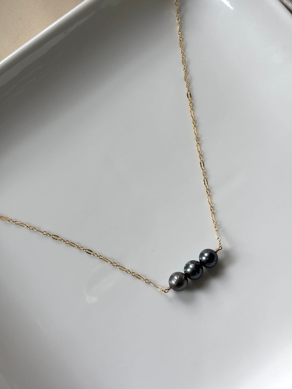TAHITIAN TRIPLE BAR NECKLACE (ROUND)